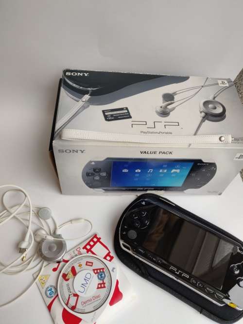 PSP-1003K Value Pack (Mint Condition) and Games