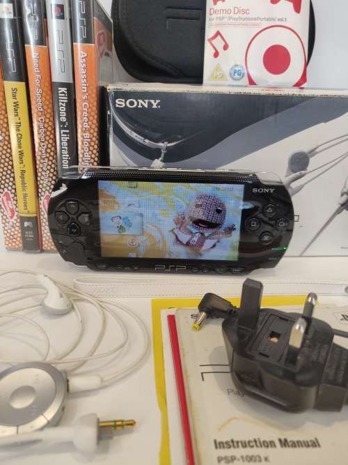 PSP-1003K Value Pack (Mint Condition) and Games