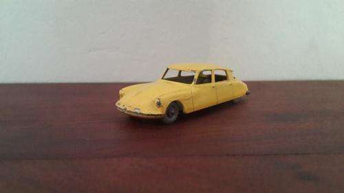 Matchbox Lesney Citroen D.S.19 - Yellow