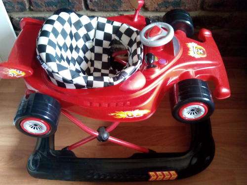 Gubi F1 racing car walking ring