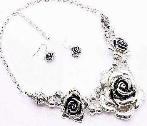SILVER COLOR ROSES ON A CHAIN NECKLACE SET