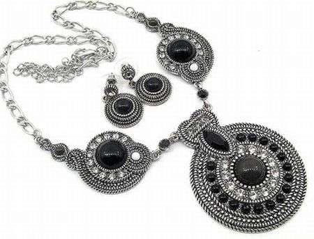 BLACK LUCITE BEADS AND CRYSTALS - ROUND DISC NECKLACE SET