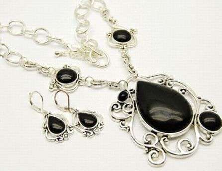 SILVER AND BLACK TEARDROP LUCITE BEAD NECKLACE SET