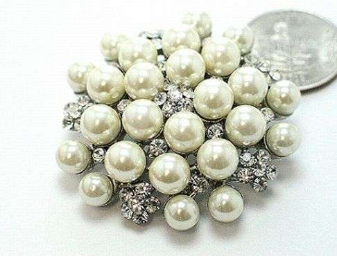 PENDANT AND PIN BROOCH - ZWAROFSKI CRYSTAL AND PEARL FLOWER MOTIF