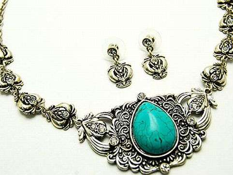 CHUNKY - MARBLE DESIGN TURQUOISE STONE AND CRYSTALS - NECKLACE AND EARRING SET