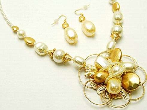 CREAM AND WHITE GLASS PEARLS AND BEADS - LONG NECKLACE SET
