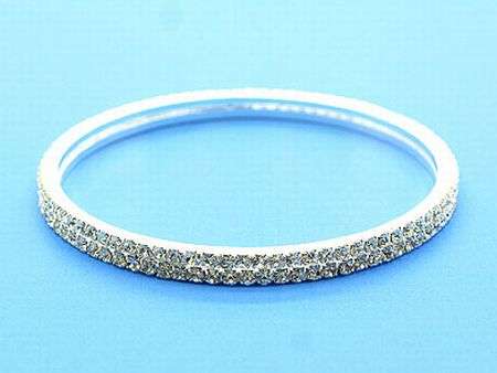 STACKABLE ROUND SHAPE CRYSTAL BANGLE