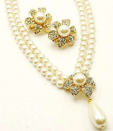 GLASS PEARLS AND CRYSTALS - FLOWER MOTIF AND TEARDROP - NECKLACE SET