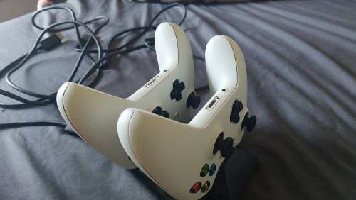 Xbox S 1 tb with 17 games 2 wireless controllers