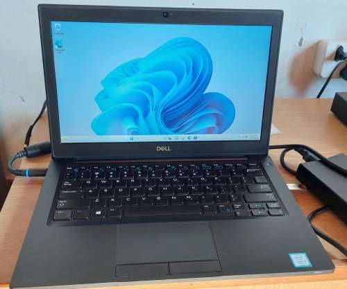 Dell latitude 7290 i5- 8350u ,256gb ssd 8 gig ram