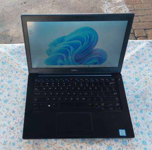 Dell latitude 7290 i5- 8350u ,256gb ssd 8 gig ram