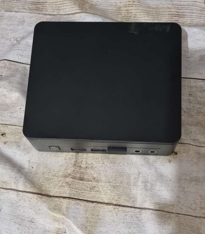 Intel nuc 11 micro pc, 128gb, nvme ssd, 4 Gb ram