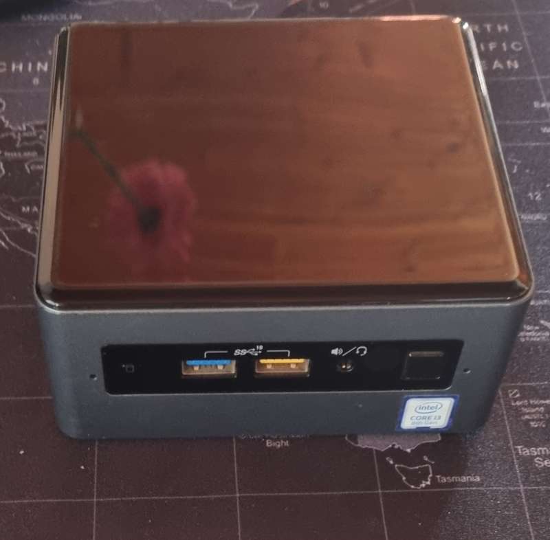 Intel nuc i3-8th gen, 500gb hdd, 8gb ram