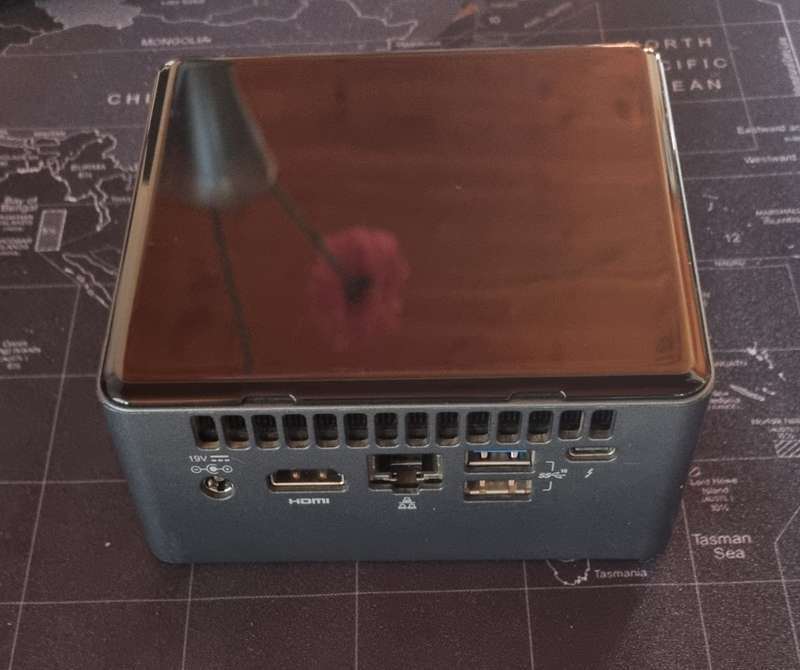 Intel nuc i3-8th gen, 500gb hdd, 8gb ram