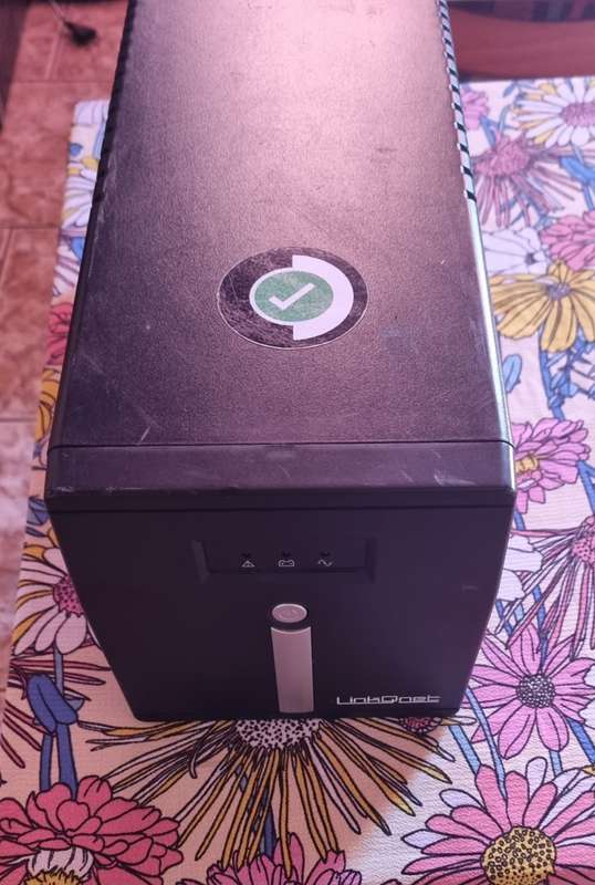 LinkQnet Ups 1000va,needs new batteries.