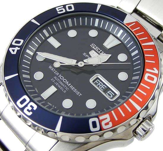 New SEIKO 5 Submariner Automatic 23 Jewel Gents Watch"R4599"