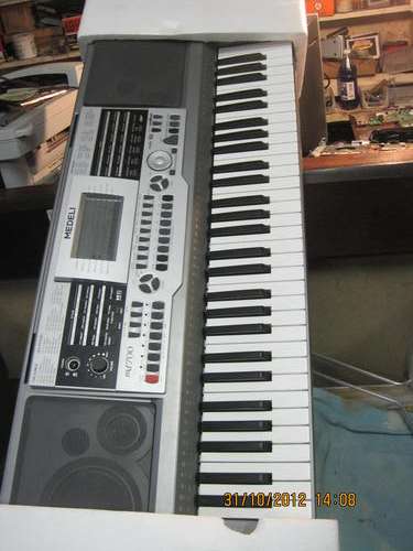 **MEDELI MD 700 PROFESSIONAL ELECTRONIC KEYBOARD**EXCELLENT**LARGE**