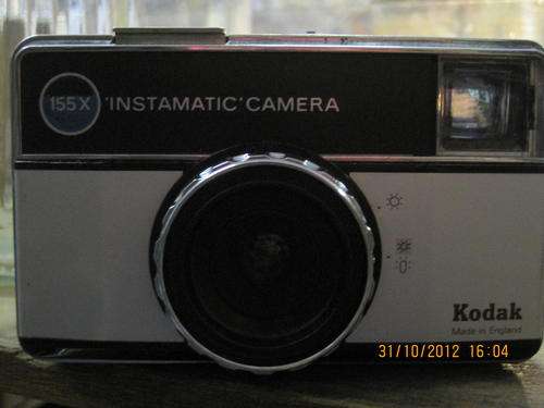 **VINTAGE**KODAK INSTAMATIC CAMERA WITH CARRY CASE**EXCELLENT WORKING CONDITION**