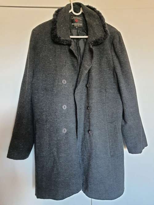 Mixed ladies jacket bundle/bale *min. resale value of R1 500*