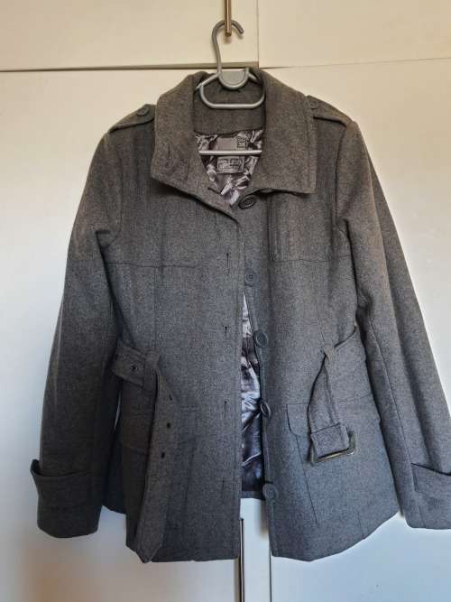 Mixed ladies jacket bundle/bale *min. resale value of R1 500*