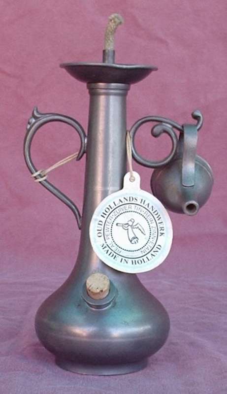Hand Cast "Oud Hollands Handwerk" Pewter oil lamp with snuffer - 1960s