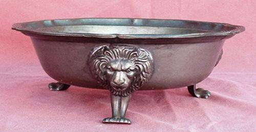 Pewter Bowl with three lion legs - Stamped Foca, Oosterbeek, The Netherlands - Estimate 1950s