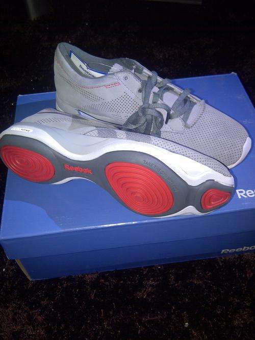 ORIGINAL LADIES REEBOK EASY TONE (BRAND NEW IN BOX, SIZE 4.5/5)