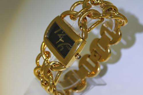 LADIES STUNNING GUESS WATCH