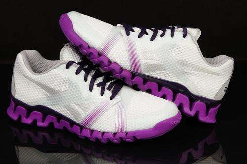 LADIES ORIGINAL REEBOK ZIGNANOFUSE TRAIN 3 (SIZE 5 S.A)