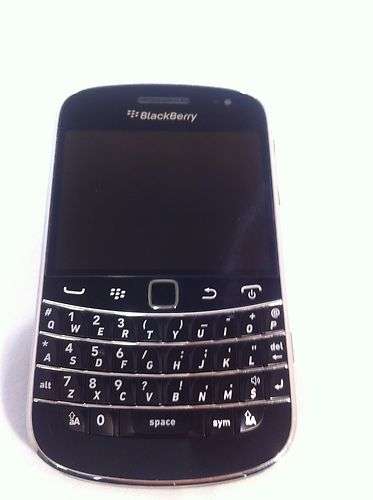Blackberry Bold 9900 -- Mint Condition