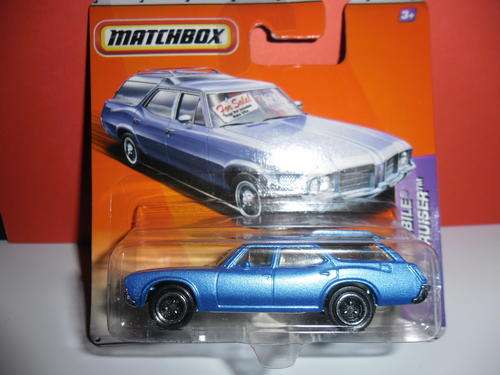 Matchbox Oldsmobile Vista Cruiser 18/75 2010 (Mint on Card)