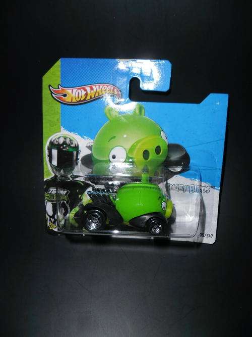 Hot Wheels Angry Birds Minion Pig  2012 New Models (mint on Short Card)