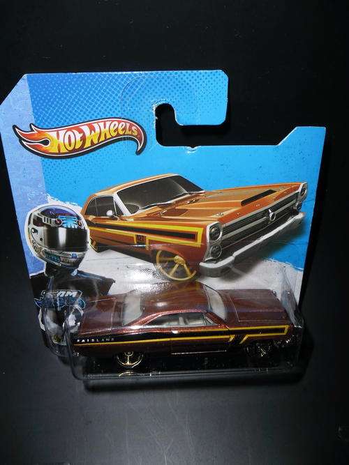 Hot Wheels 66 Ford 427 Fairlane 2012 Ford Muscle Mania (mint on Short Card)