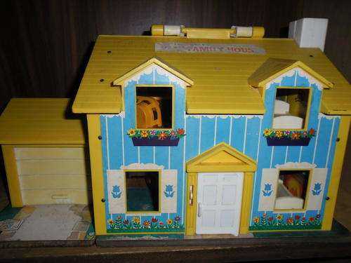 Vintage Fisher Price House w/accessories