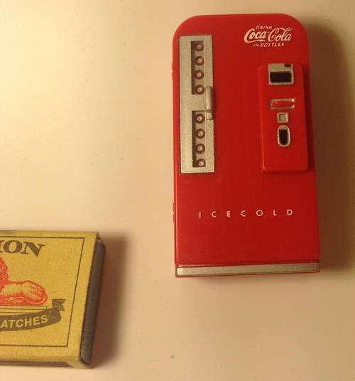 Coca Cola - Fridge Magnet - Upright Coke Fridge