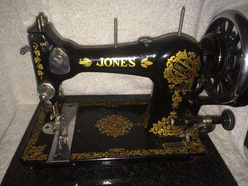 Vintage Jones Family CS Sewing Machine - See pictures for condition