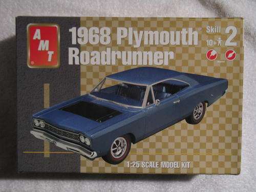 AMT 1968 Plymouth Roadrunner #31795 Scale 1/25