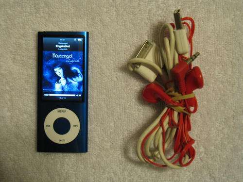Apple Ipod Nano 8Gig with video camera and FM tuner