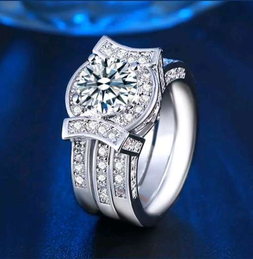 (R1700.00)*****ELEGANT***** WOMAN 2.7ct WHITE SAPPHIRE 925 STAMPED SILVER RING SIZE 8 (Q)