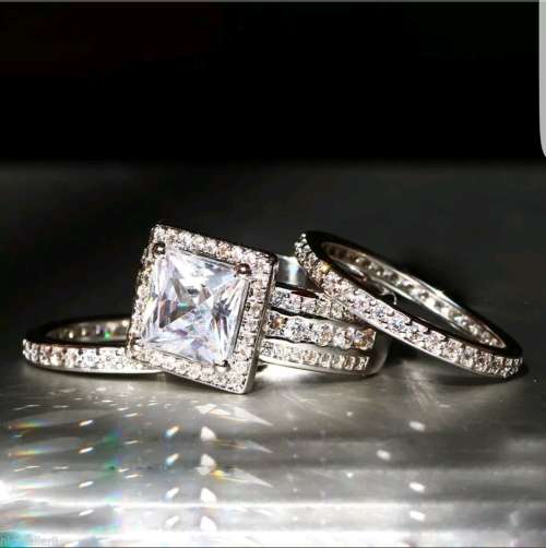 (R2200.00) *****3PC WOMAN WHITE SAPPHIRE 925 (STAMPED) SILVER RING SIZE 8 (SA Q)