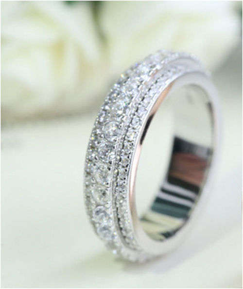 (R1200.00) ****WHITE SAPPHIRE WOMAN 925 (STAMPED) SILVER RING SIZE 9 (SA R)