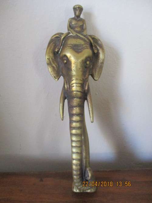 Stunning Antique Door knocker in brass  - 17,5 cm long
