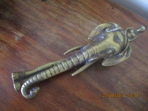 Stunning Antique Door knocker in brass  - 17,5 cm long
