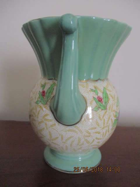 Crown Devon 'Fieldings' vase - handpainted in green floral - 15 cm high