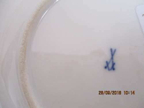Meissen cabinet plate - handpainted floral - 19th century - 16,2 cm wide
