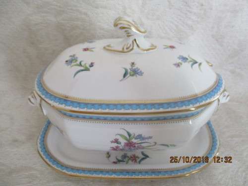 Spode fine bone china sauce tureen - 192 mm long