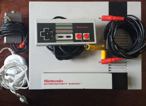 NES Console, Original Controller + Cables (Canada/NTSC) (Retro)