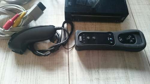 Black Wii Console, Original Remote, Nunchuk + Cables
