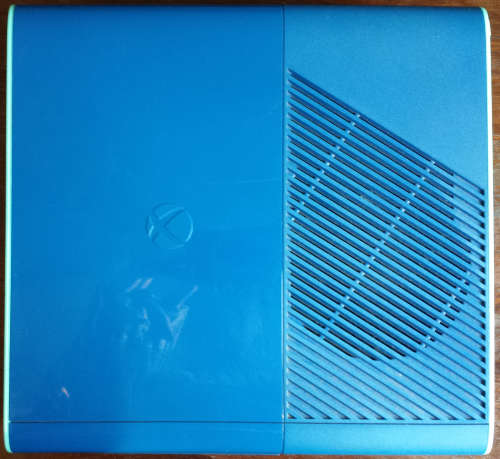 Boxed Limited Edition Blue Xbox 360 Console (500GB, E-Shape) + Matching Controller