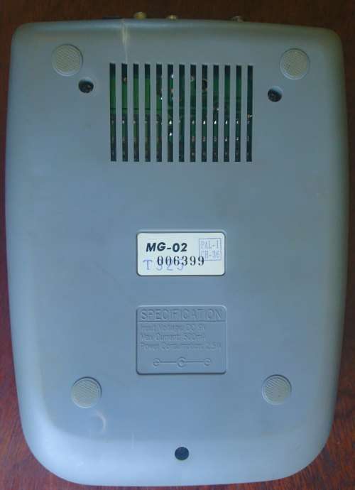Golden China Famiclone Console (Working, No cable / No controllers)